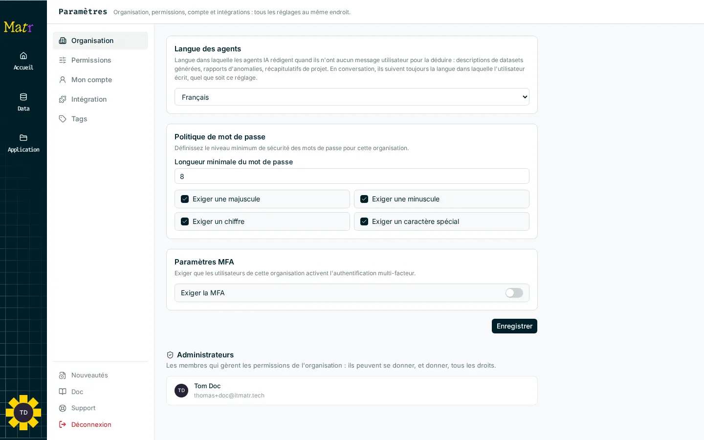 Section Organisation : langue des agents, politique de mot de passe et interrupteur Exiger la MFA